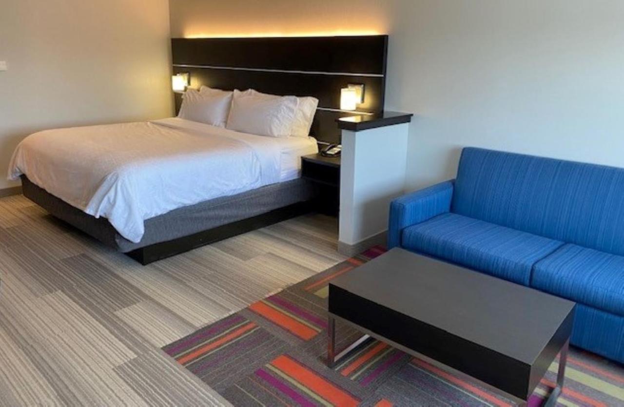 Holiday Inn Express & Suites Warrensburg North By Ihg Exterior photo